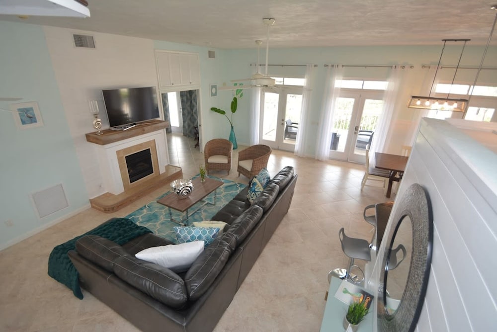Just Beachy A Luxury Retreat Sleeps 12 3 Levels With Elevator- Perfect for 1-3 Families