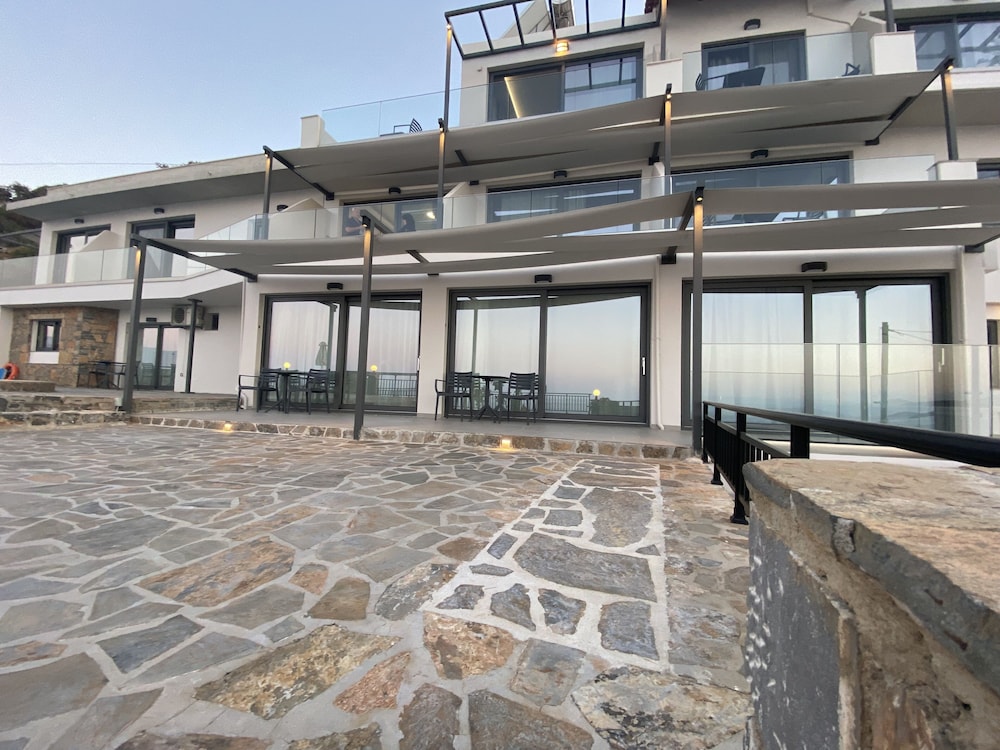 Ostria Apartments