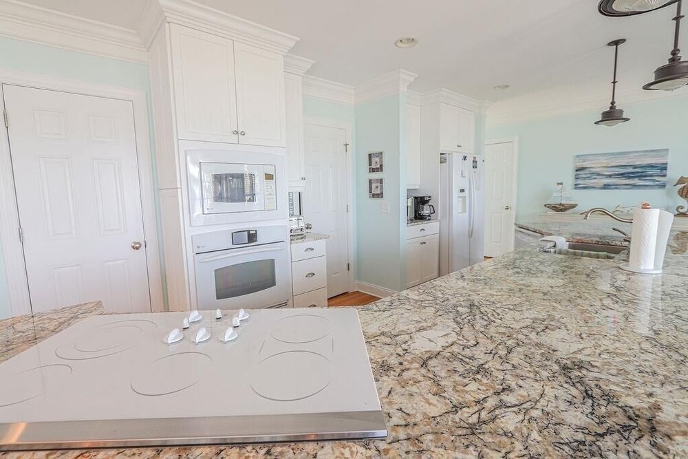 Shining Sea 5 Bedroom Home by RedAwning view 3
