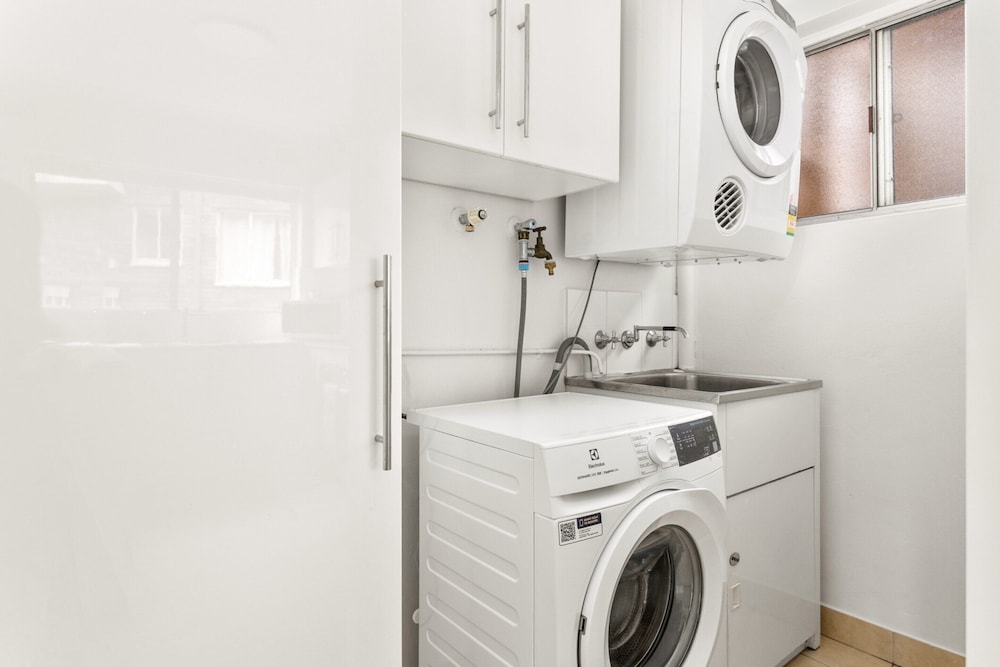 Bright and Convenient Apartment, Close to Shops