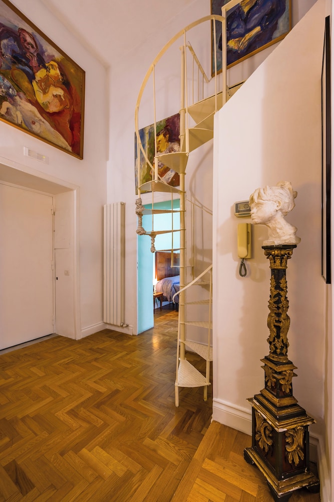 Cavour Art and Museum Flat by Napoliapartments