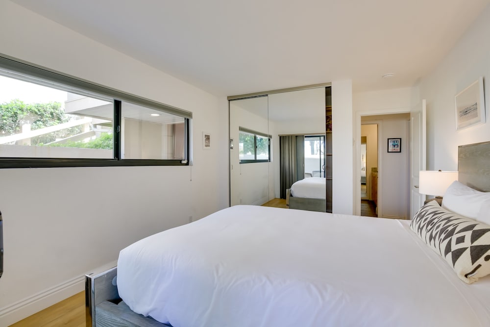 Solana Beach Condo w/ Community Pool, Beach Access