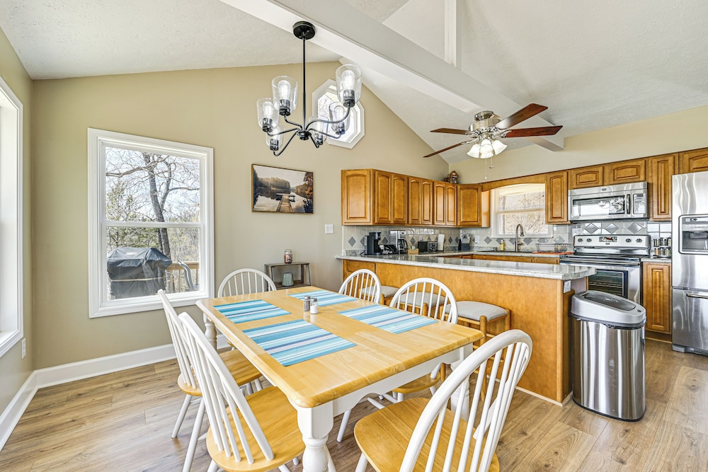 Water-view Deck: Home on Dale Hollow Lake