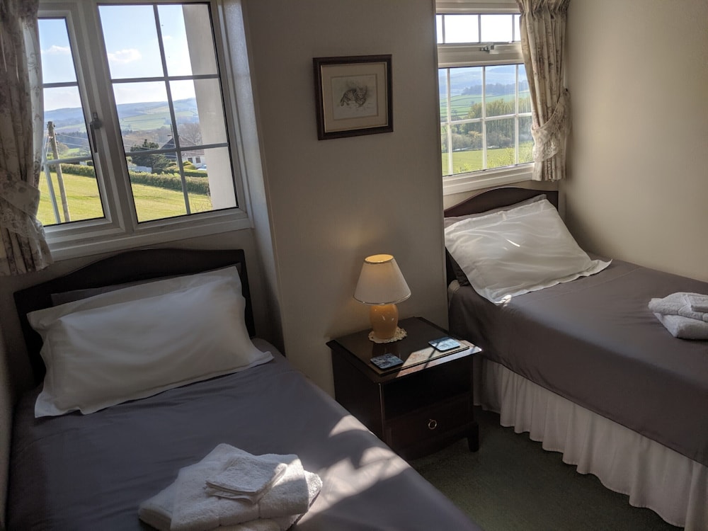 Huntingball Lodge view 2