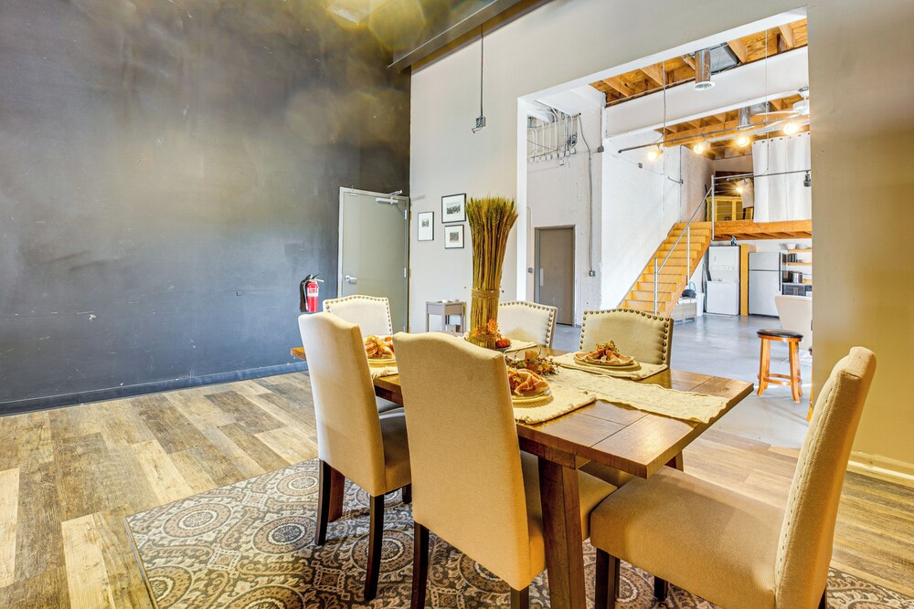 Walk to Huntington Center: 5,000-sq-ft Dtwn Apt