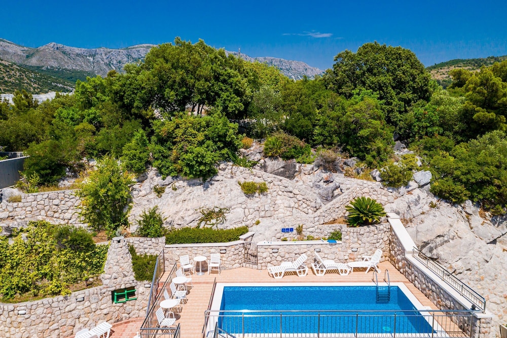 Villa Borna Apartments