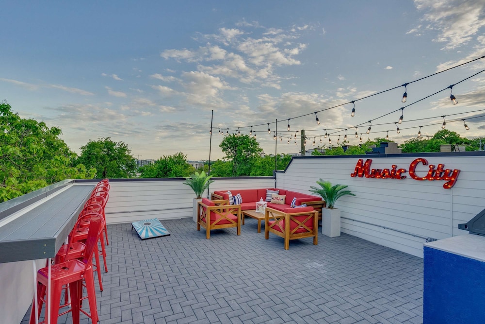 Ultimate Rooftop Double Games BBQ Skyline Views
