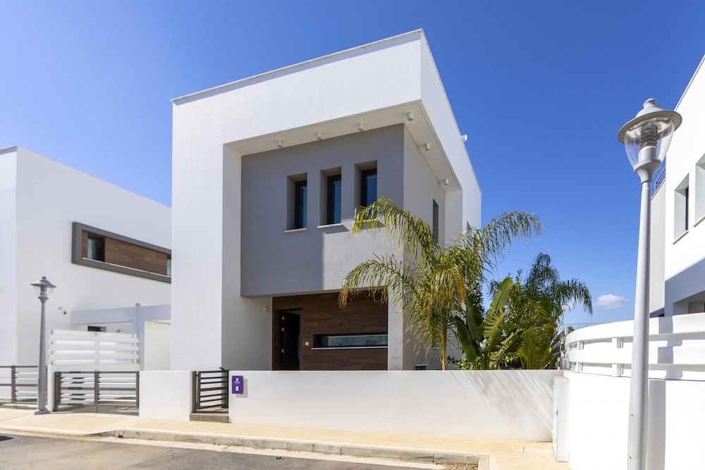 Pernera Beach Villa in Protaras