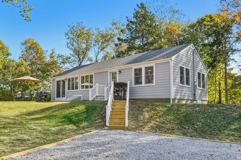 3BR Home Walk to Beach w/ Outdoor Shower & Grill