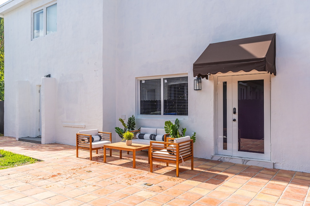 Stylish & Modern 4BD Home