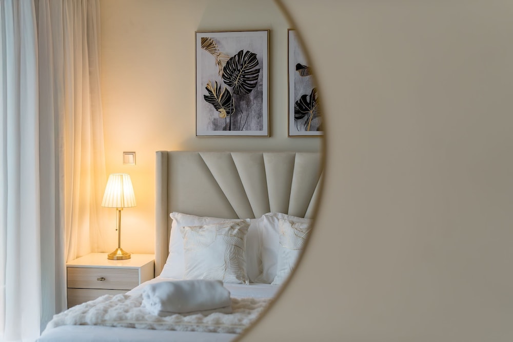 Nasma Luxury Stays - Azizi Riviera 44