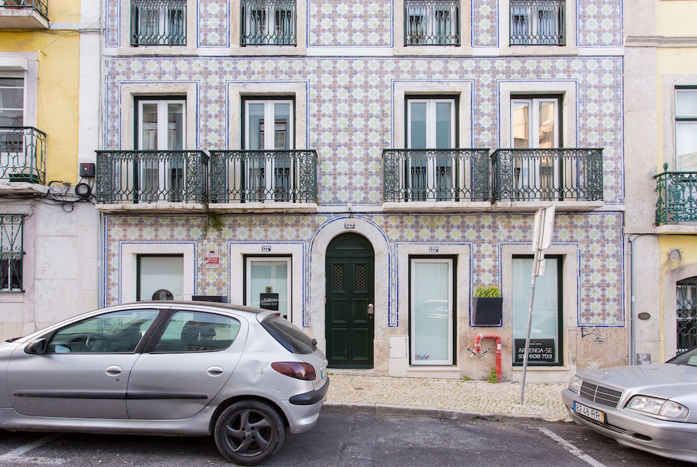 JOIVY Chic 1-bed flat, moments to Rato subway