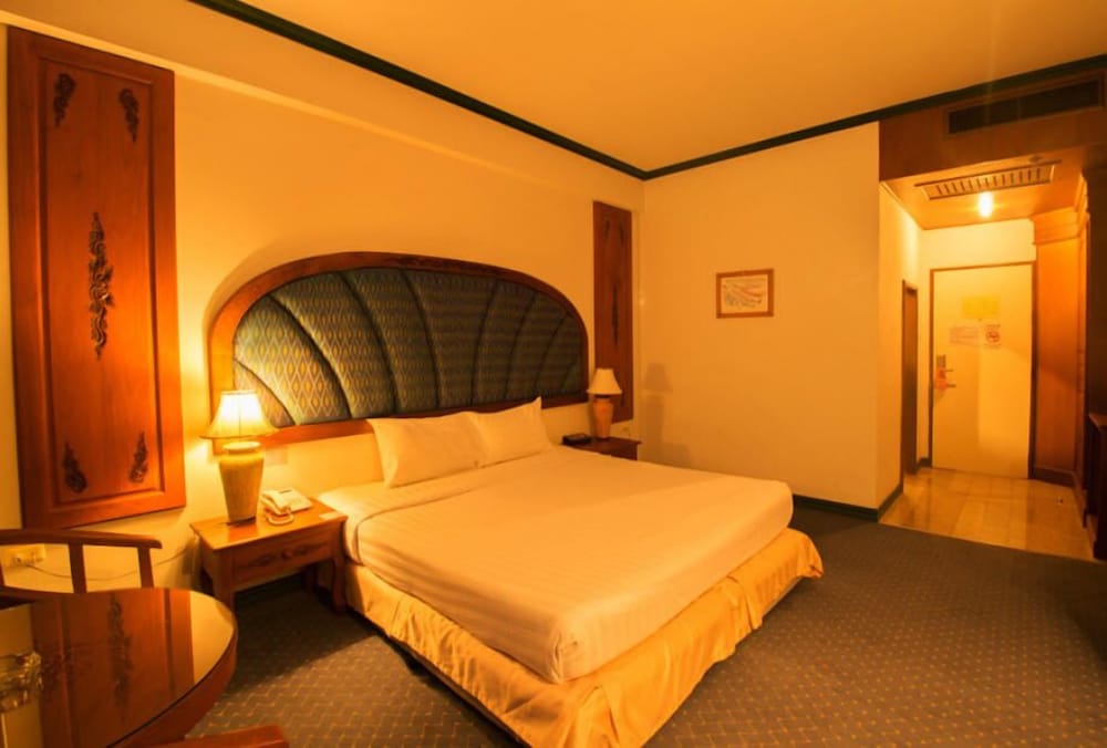 Thepnakorn Hotel