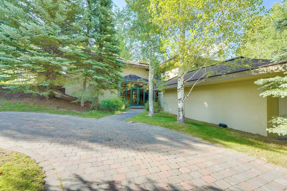 Expansive Sun Valley Home Close to Slopes!