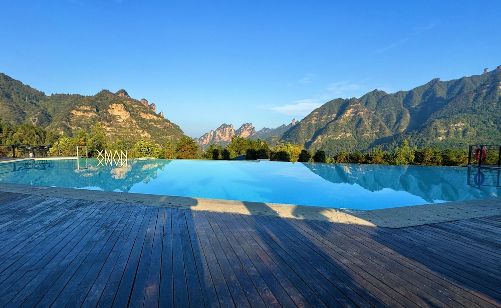 XMAN Sunrise Peaks Resort--Sky Mirror Infinity Pool