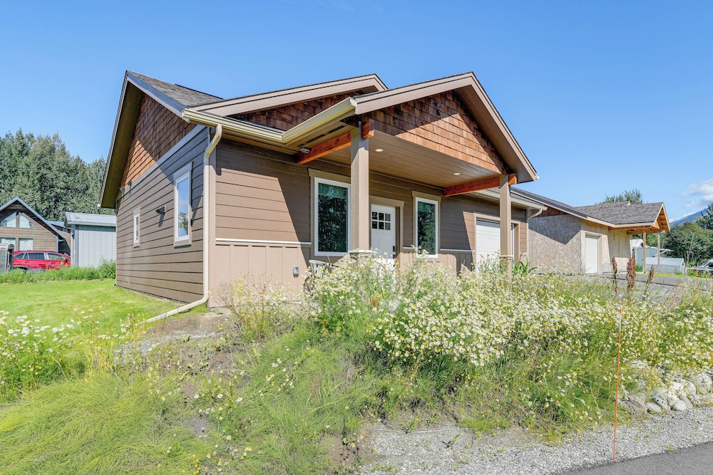 2 Mi to Dtwn Palmer: Custom Valley Home w/ Garage
