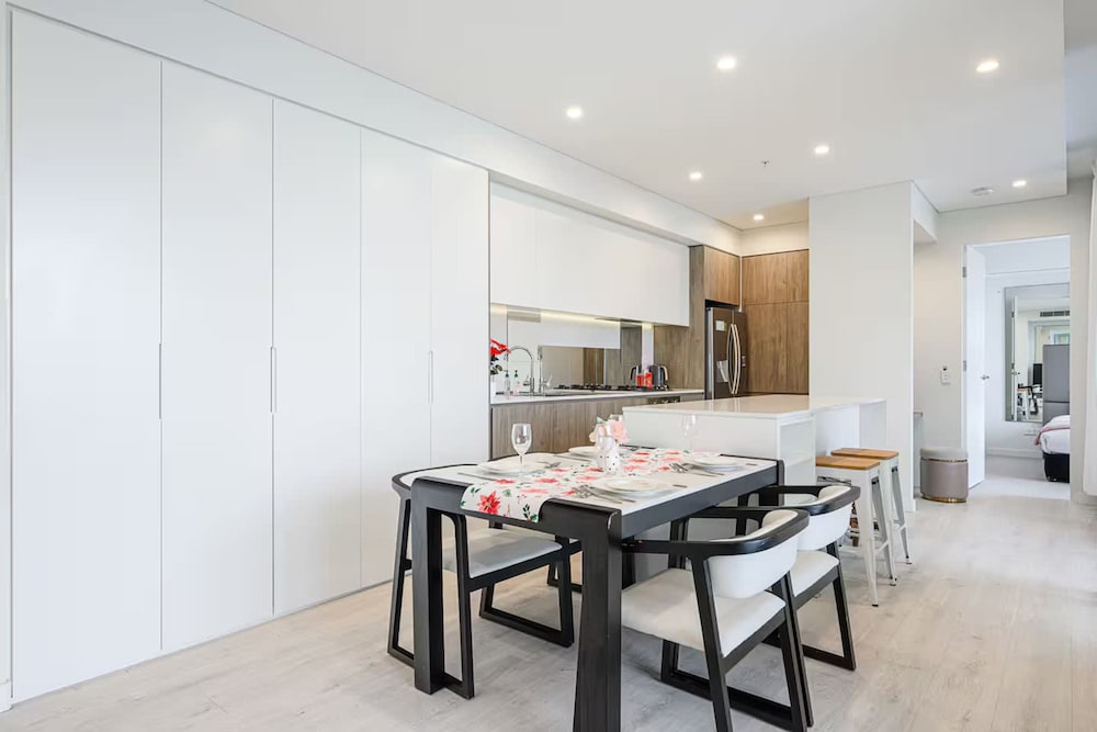Metawisebnb Executive 2-bedroom Stadium View Apartment W Parking
