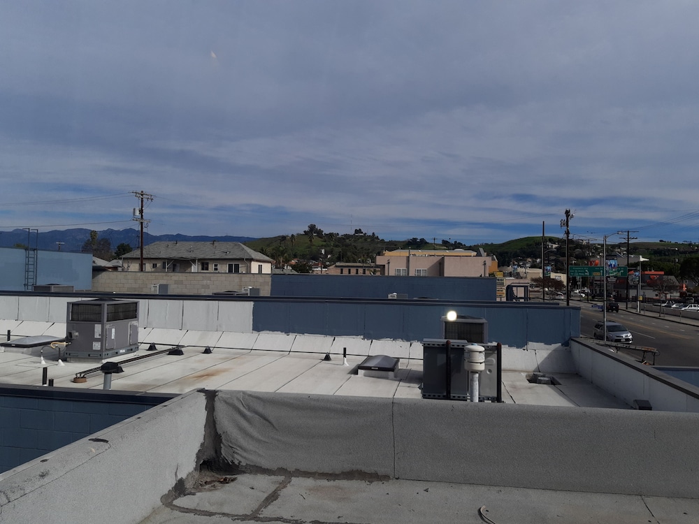 Pads on Pasadena Ave