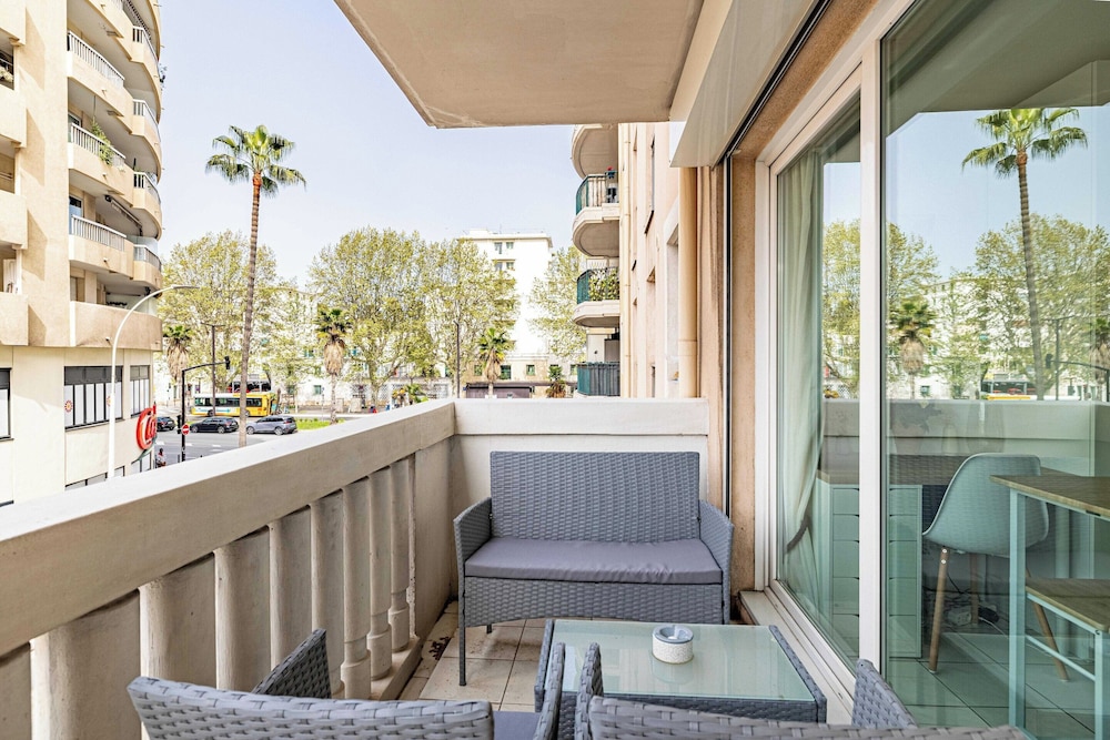 Charming Studio With Balcony & Pool -heart of Nice