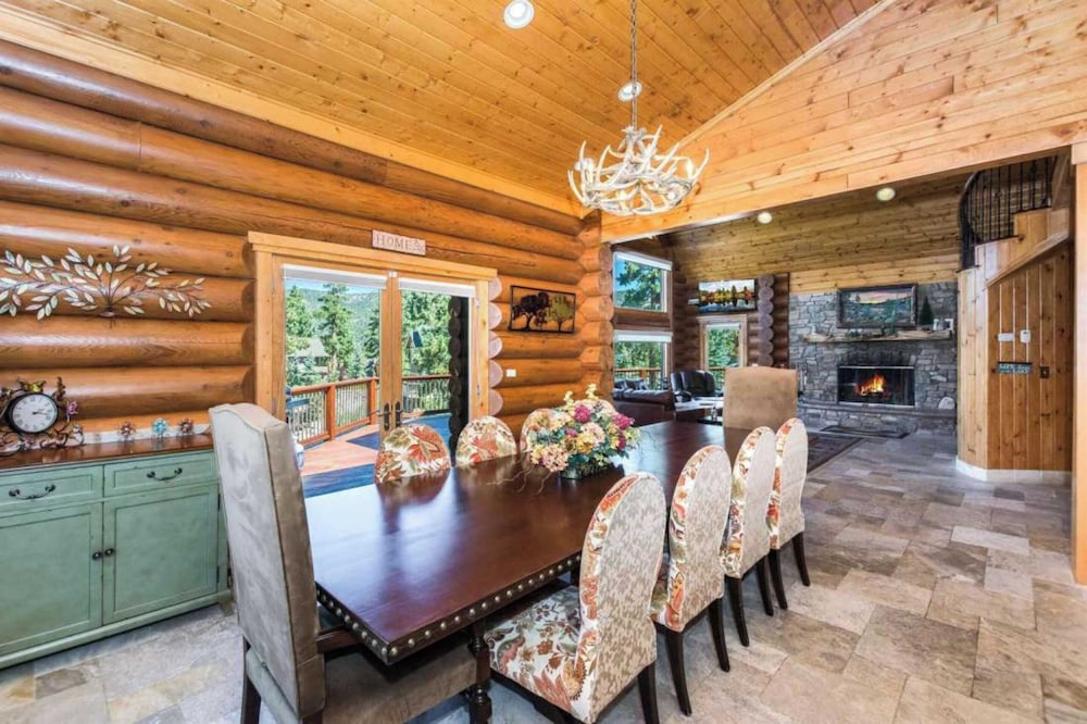 Sleeps 27 2 Homes Near the Lake, Hot Tub + Views Castle Glen Estates