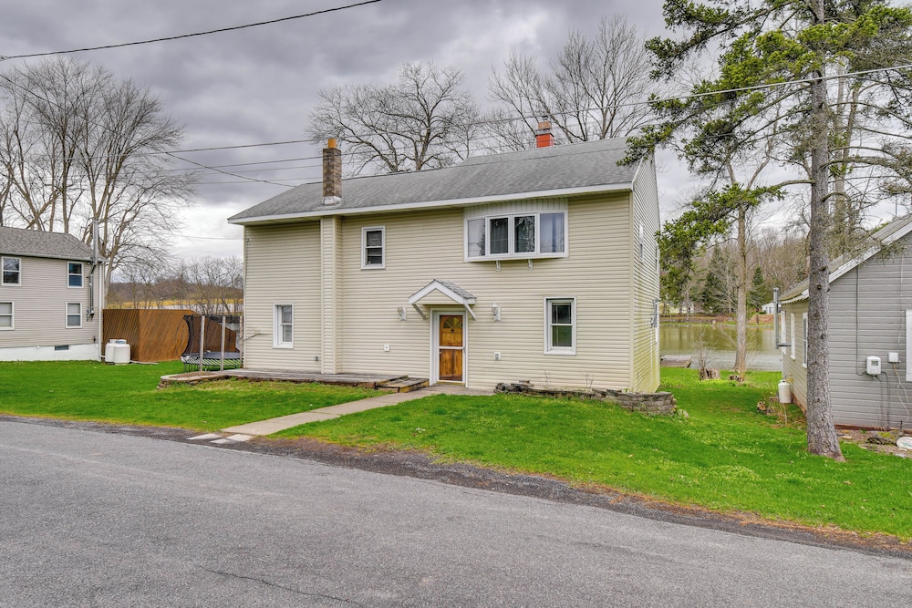 Riverfront Baldwinsville Apartment w/ Shared Deck! view 5