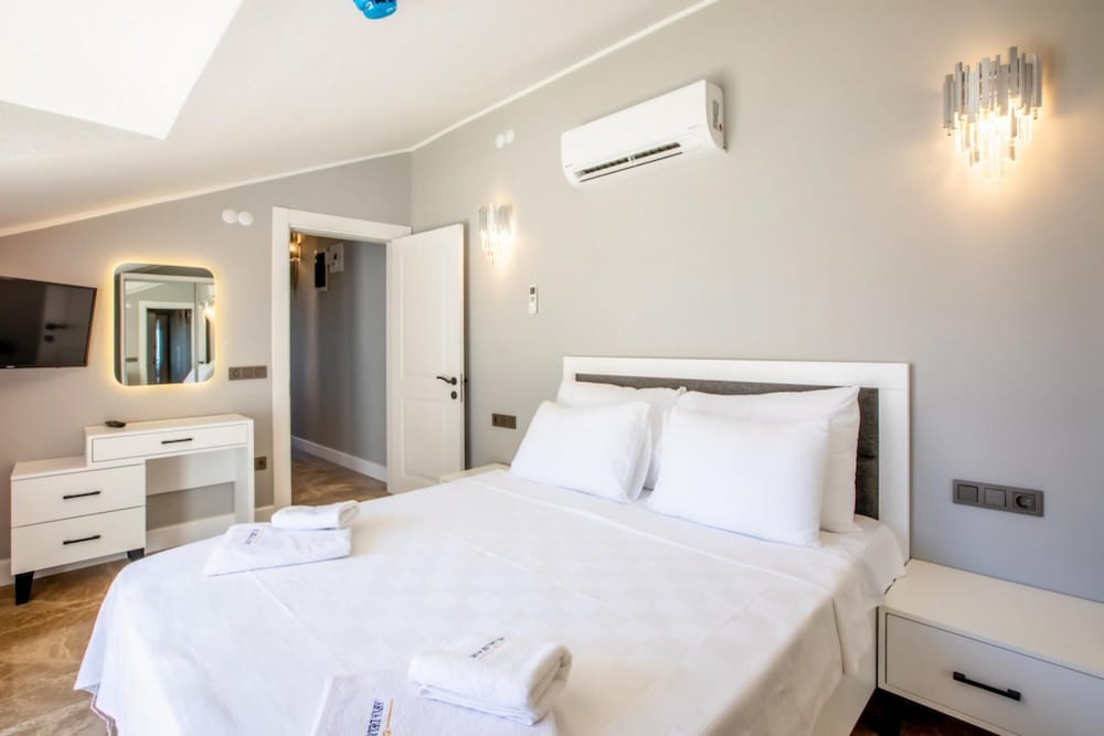 Luxury Flat With Jacuzzi on the Balcony in Kas view 5