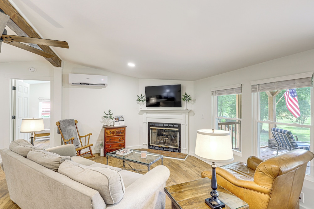 On-site Pond & Creek: Serene Cabin by Caesars Head