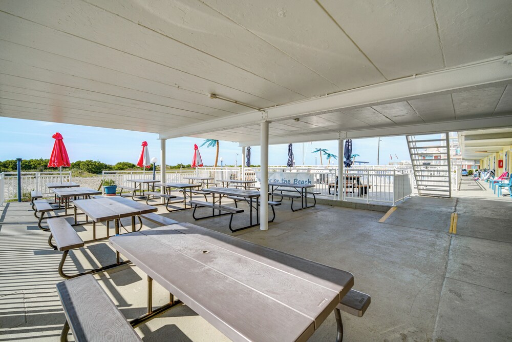 Walk to Shore: Wildwood Crest Studio w/ Pool View!