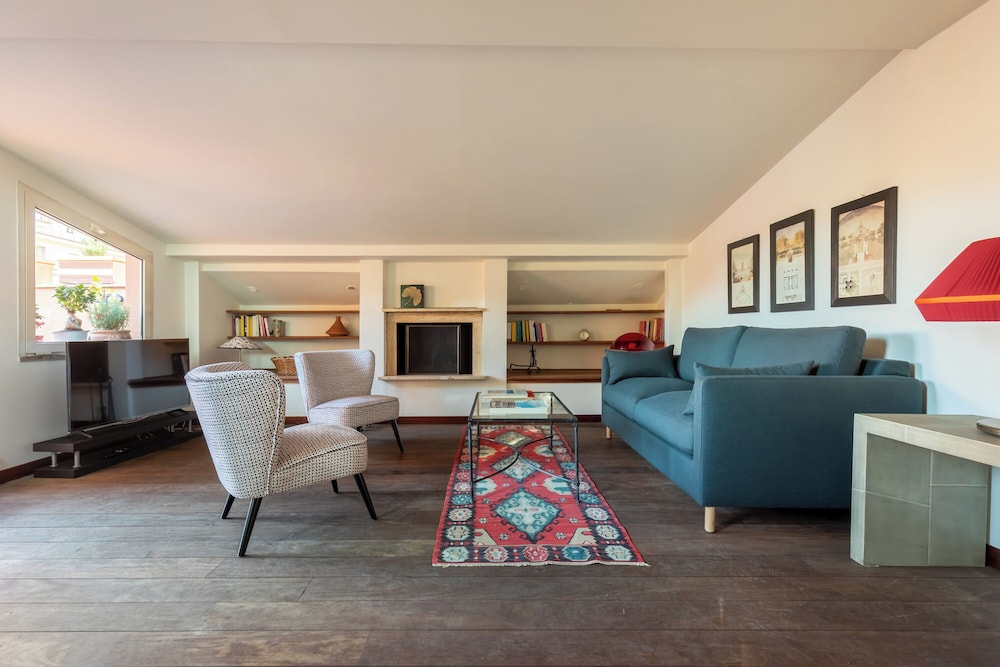 Trastevere Romantic Terraced Apartment