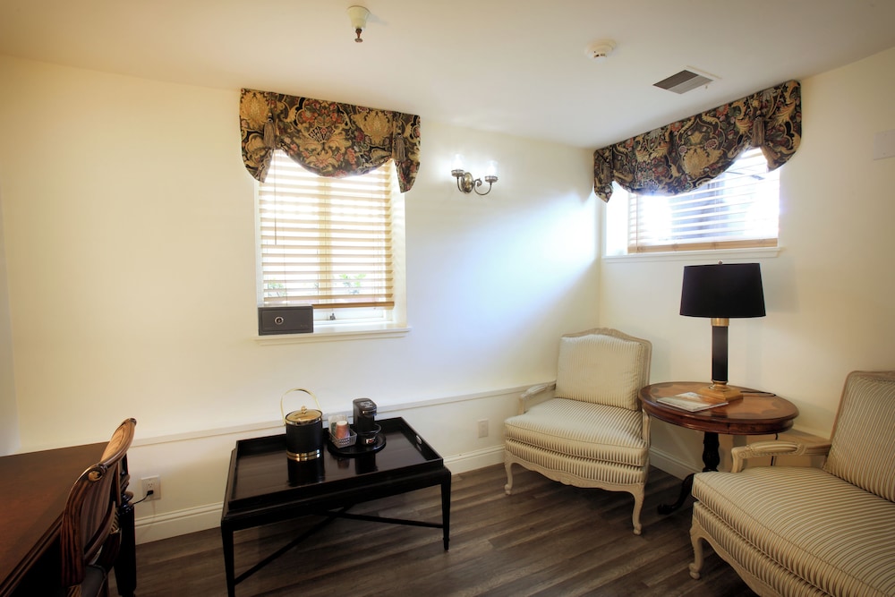 The Charles Pacific Grove - Artfully Designed Inclusive Inn