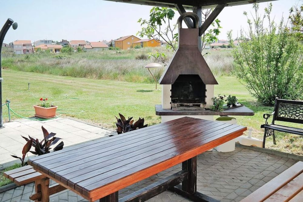 Apartment in Privlaka With sea Beach