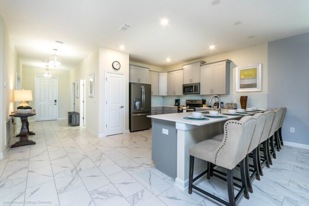 Lake View Tropical Movie Room, Game Room! 8 Bedroom Home by RedAwning