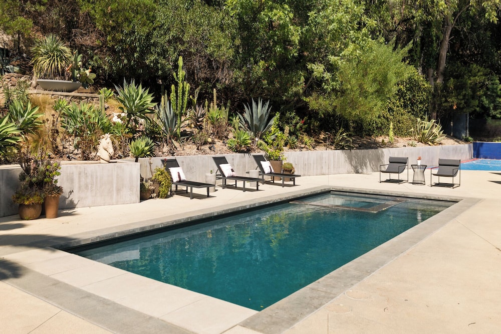 Valea Estate - Secluded Beverly Hills Retreat 1-acre Oasis