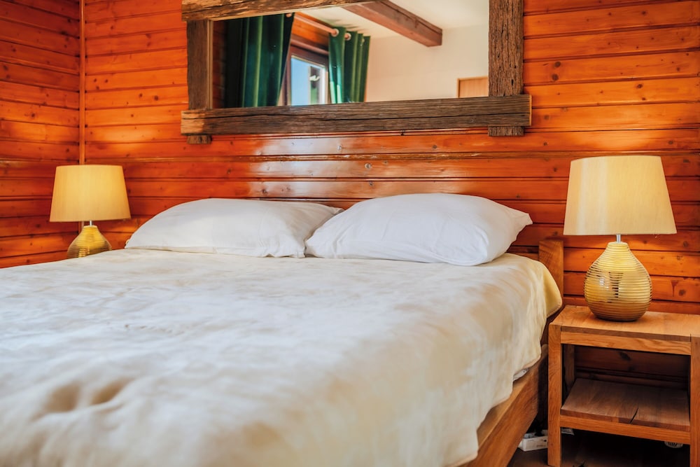 Hilltop Panorama Chalet