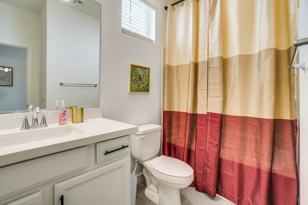 5 Mi to Westgate: Newly Built Glendale Home
