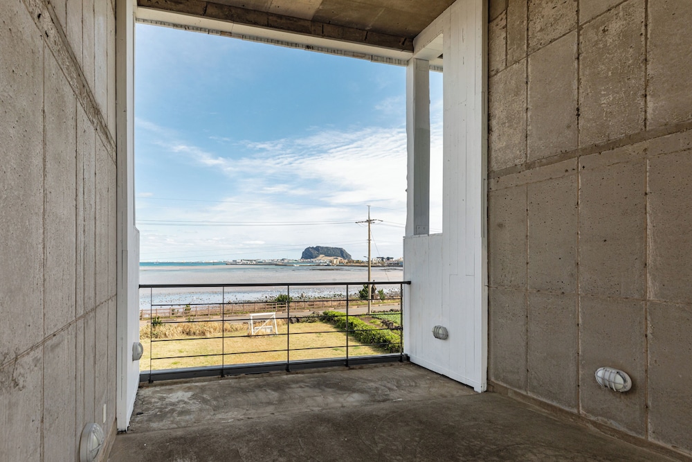 Roomine Pension