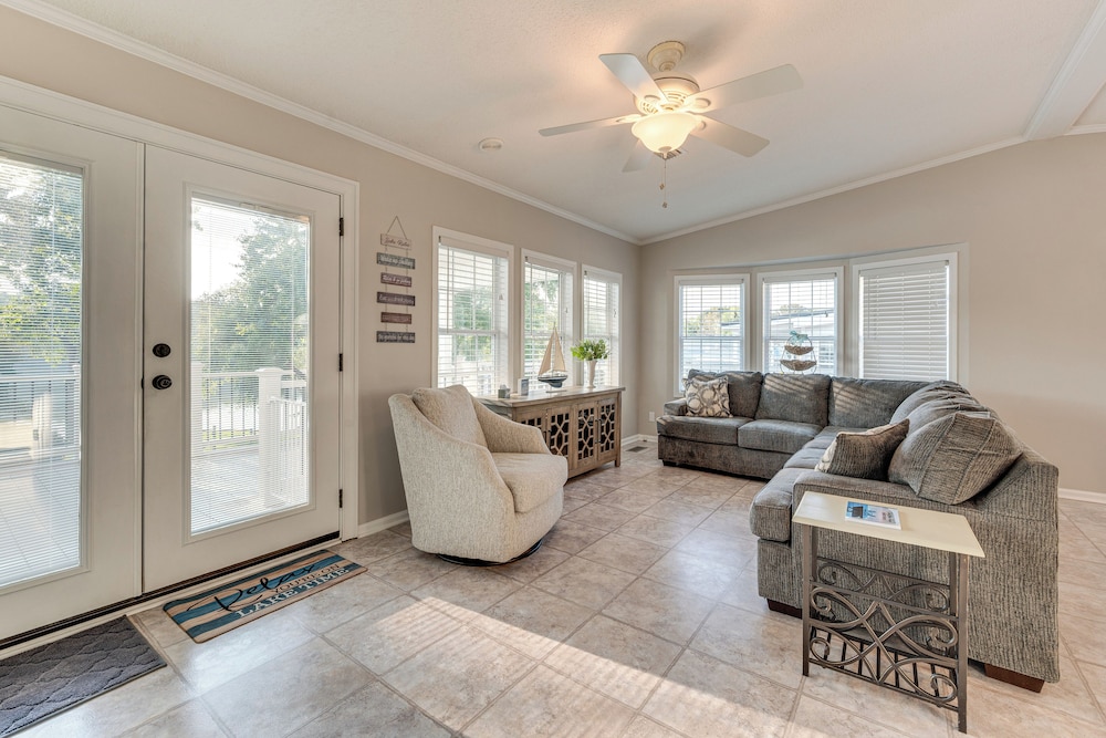 Breathtaking Views & Deck: Badin Lake House!