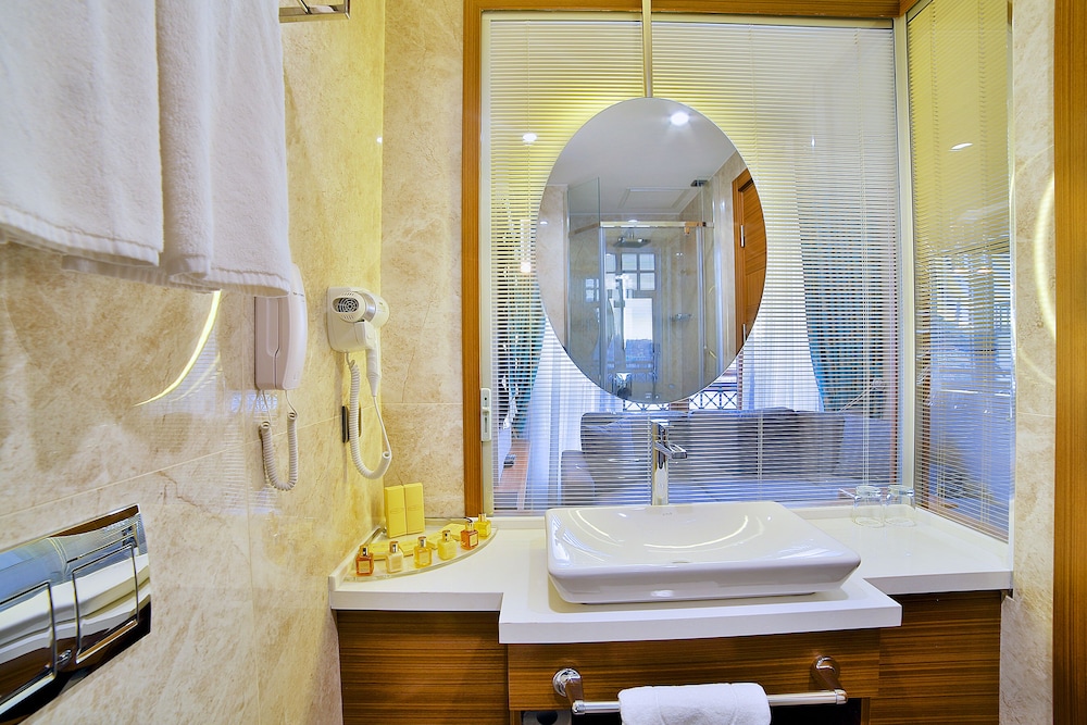 Momento Golden Horn Otel - Image 51
