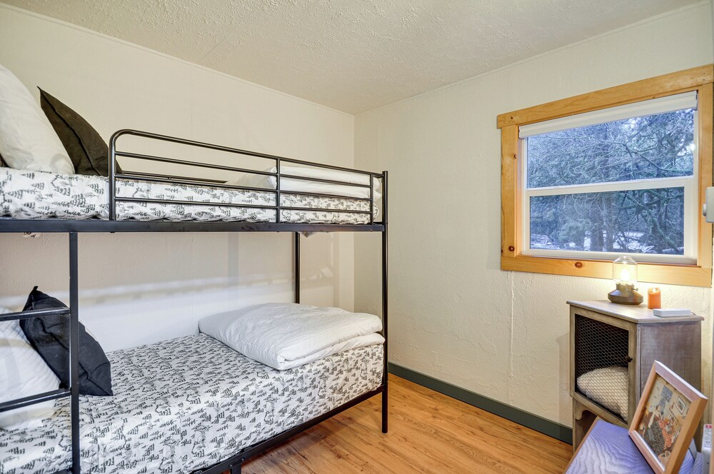 Hike, Ski & Explore: Rhododendron Forest Retreat!