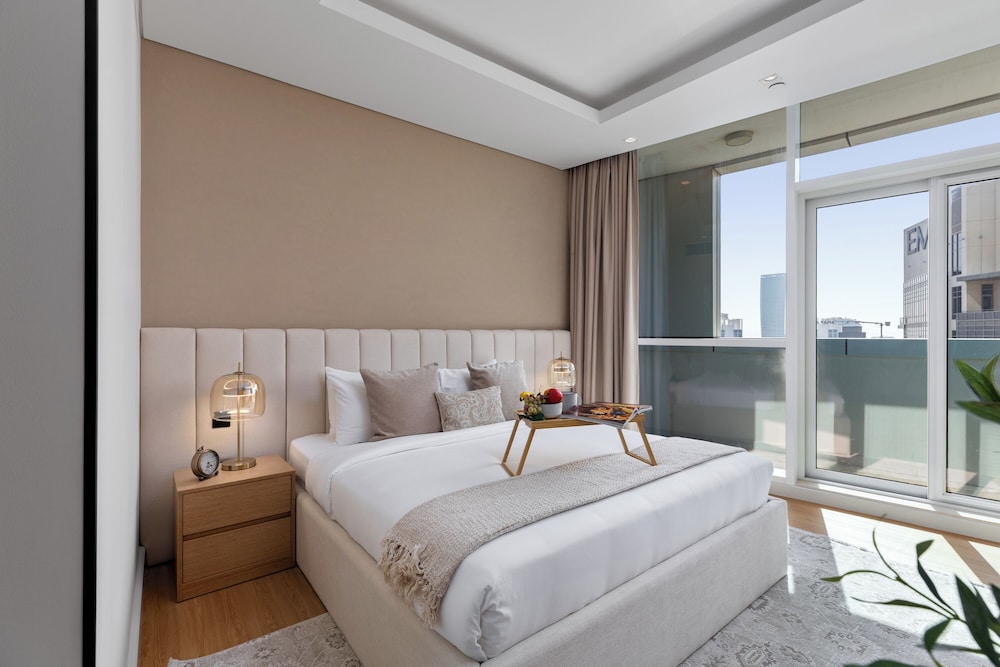 Maison Privee - Dazzling Downtown Retreat w/ Panoramic City Views