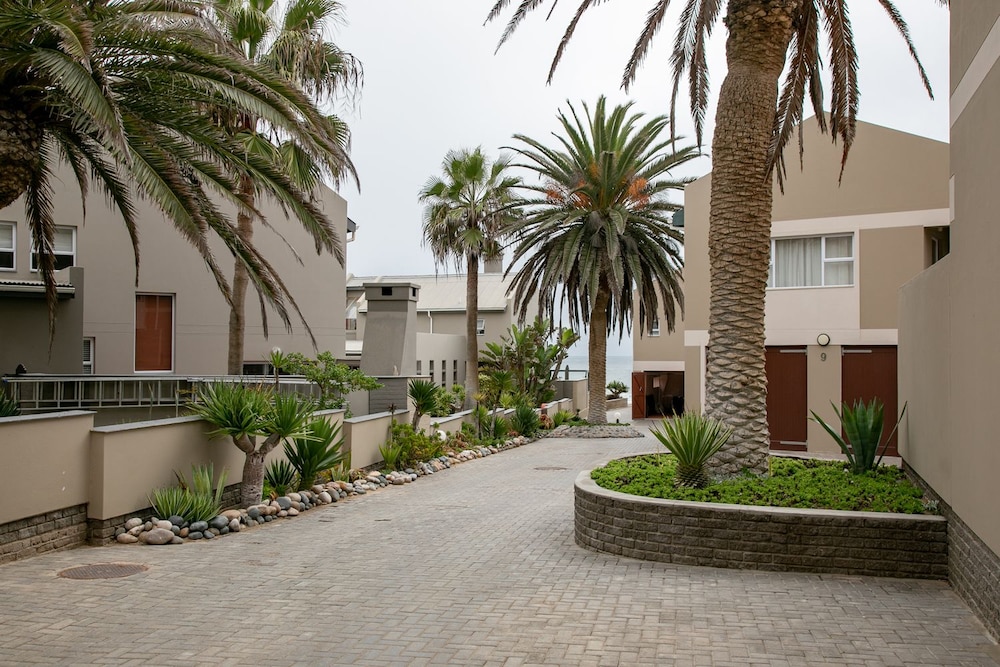 Blue Pearl - situated right on the beach