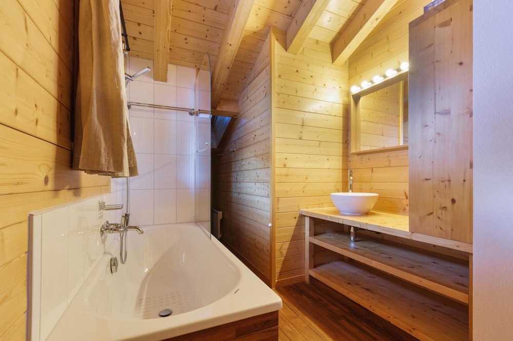 Montebello - Cozy Classic Swiss Chalet With Stunning Views