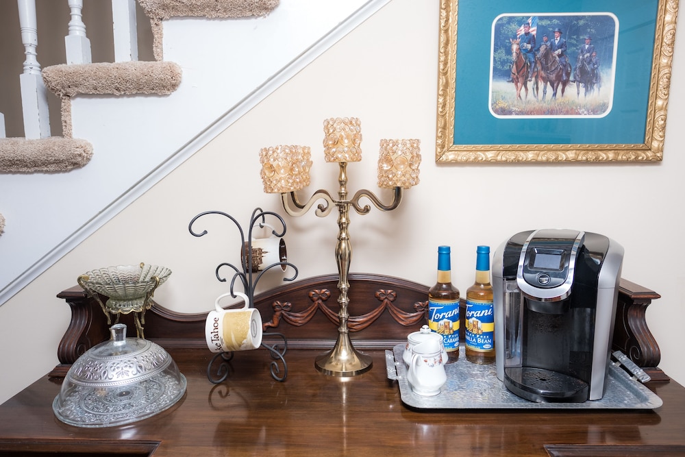 Dennison Street Inn Bed & Breakfast