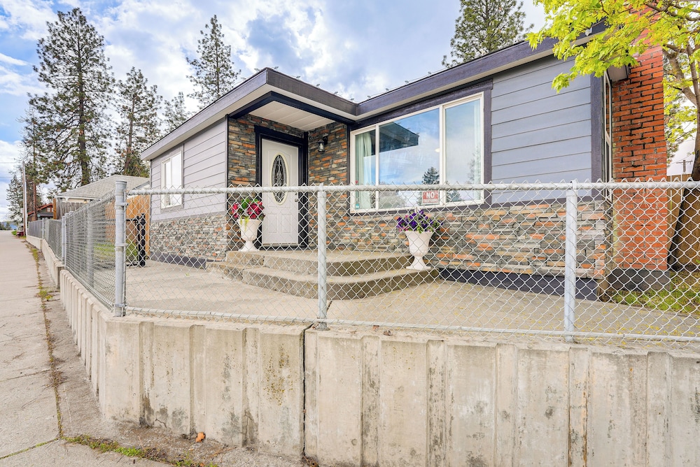 Family Spokane Valley Home w/ Patio & Gas Grill!