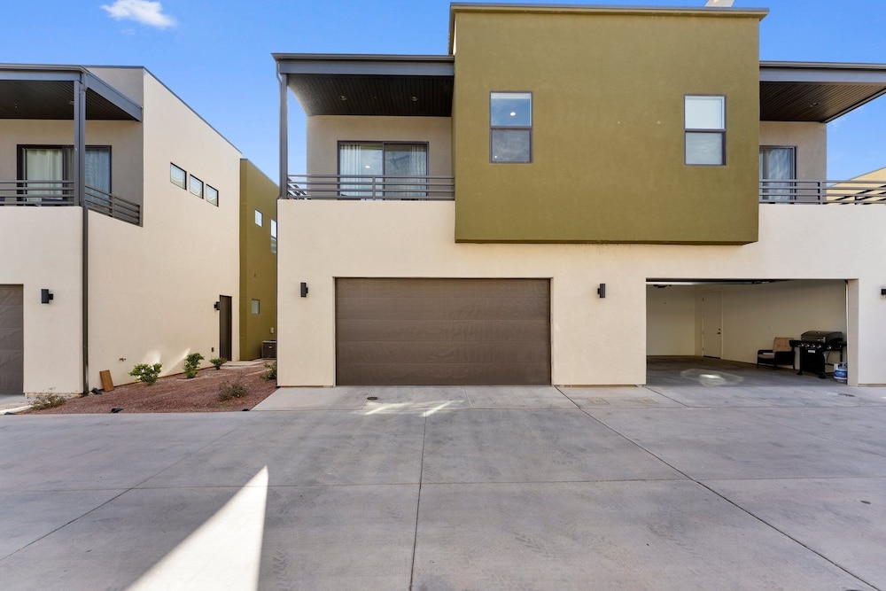 Villa #29 At Bloomington Country Club 4 Bedroom Townhouse