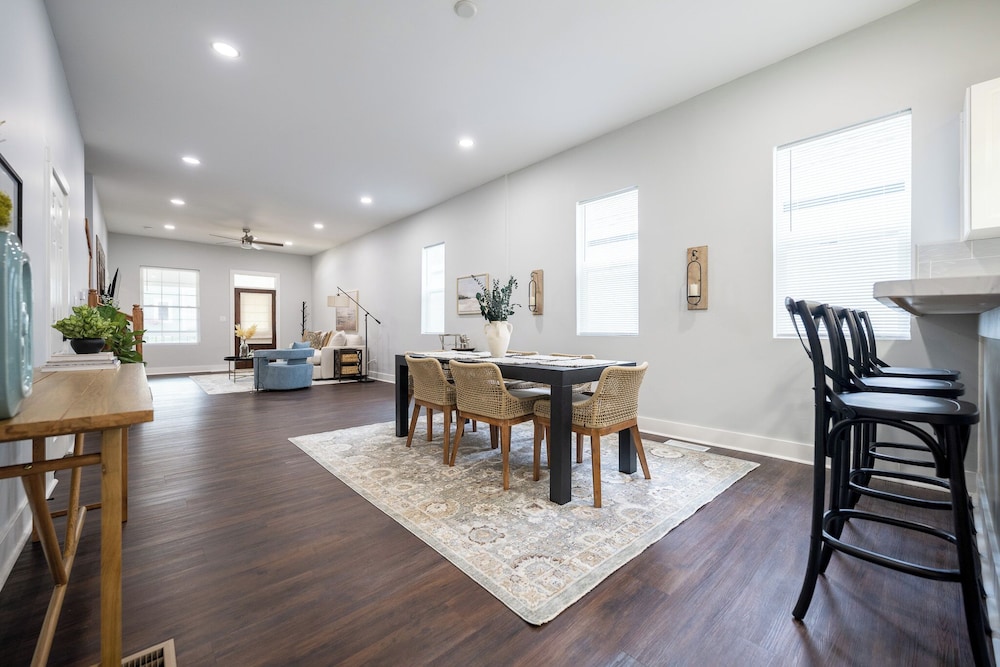 Spacious 5-Bedroom Blue Bungalow
