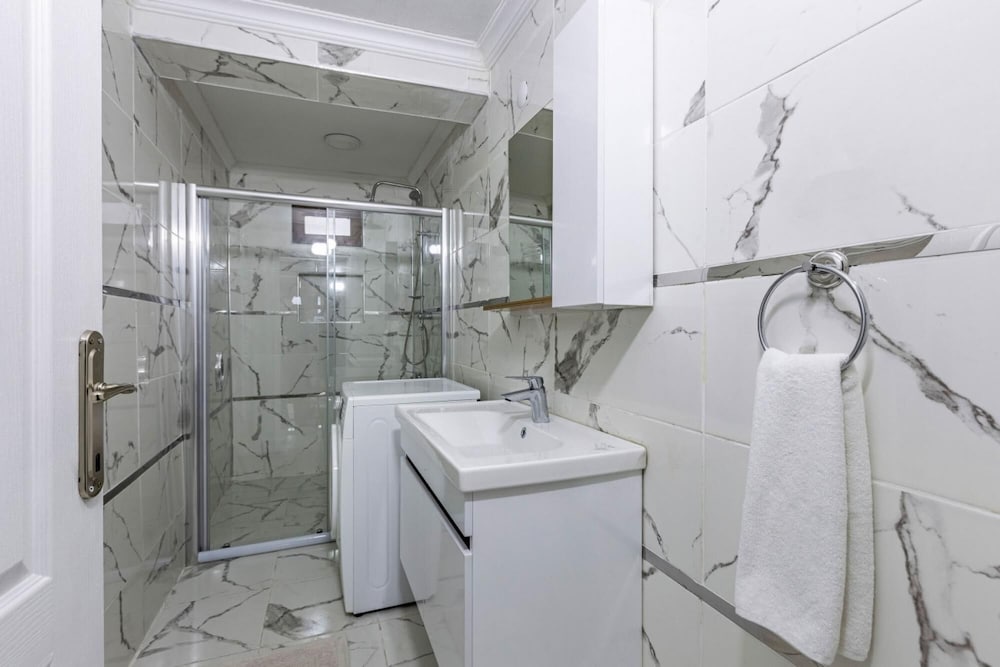 Charming Villa on the Shore of Sapanca Lake view 4