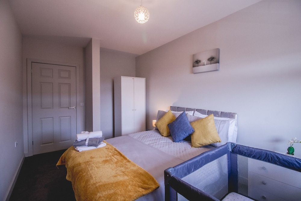 Impeccable 1-bed Apartment in Sunderland view 3
