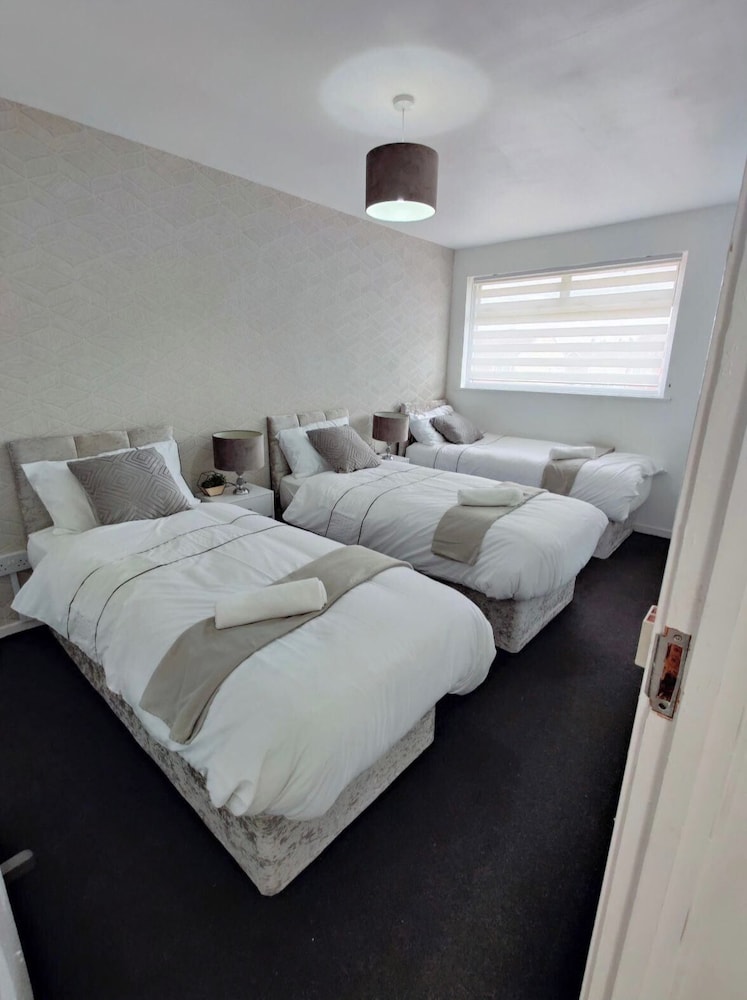 The Croft House Near Birmingham Airport and Nec