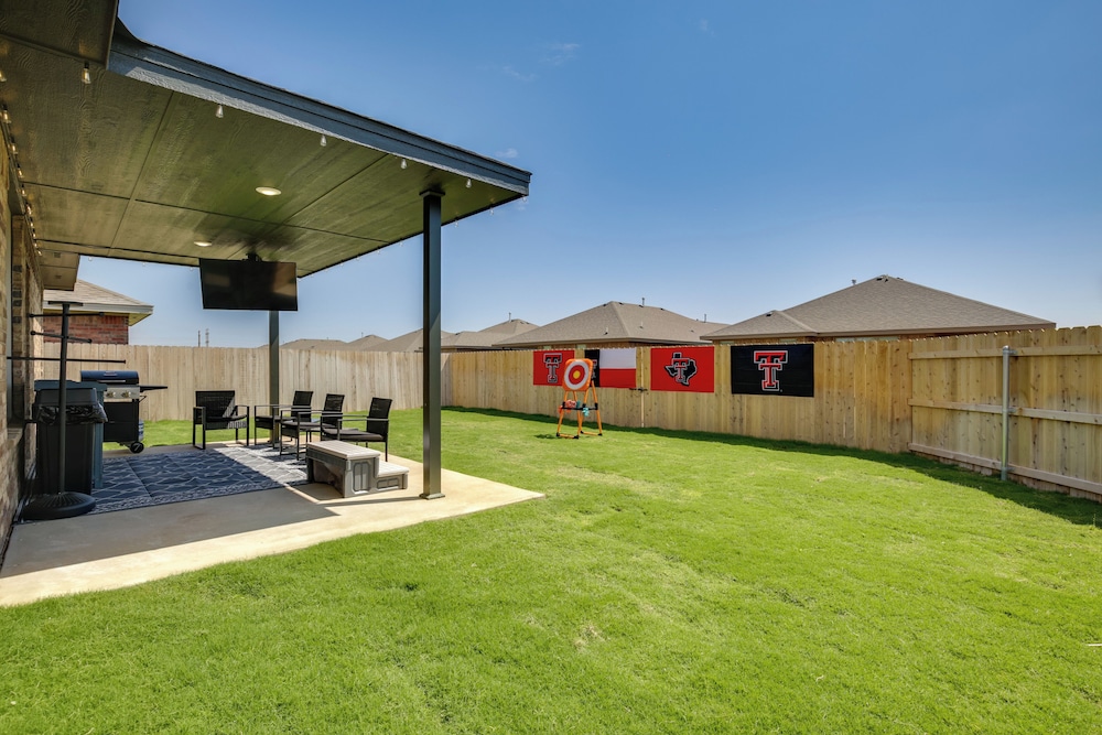Hot Tub & Game Room: 'raider Resort' in Lubbock